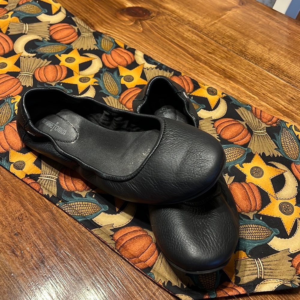 Minnetonka ballet flats